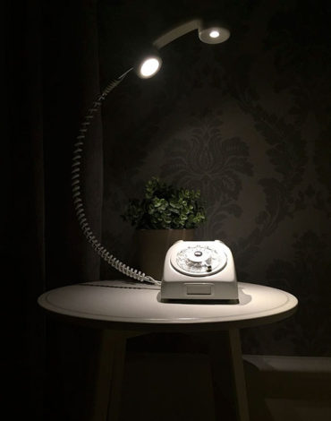 Креативный светильник из старого дискового телефона