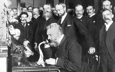 Теперь ты знаешь, что 15 августа 1877 года Томас Эдисон впервые предложил слово «Hello!» для обращения по телефону…