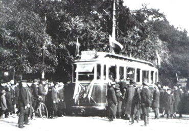 Теперь ты знаешь, 29 сентября 1907 года, в Петербурге состоялось торжественное открытие трамвайного движения.