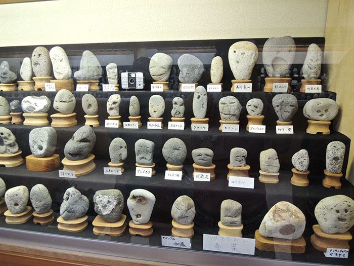 rocks-look-like-faces-museum-chinsekikan-hall-of-curious-rocks-japan-11