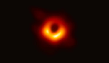 Первое Изображение Черной Дыры