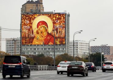Световые проекции икон на улицах Москвы поднимут людей над суетой