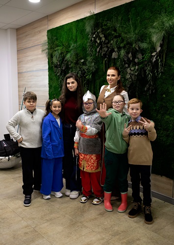 Эвелина Блёданс снялась в детском кино «Сухари и булочки» вместе с сыном