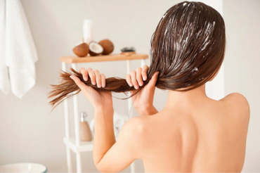 Максимум питания и защиты: подборка масок для ухода за волосами летом