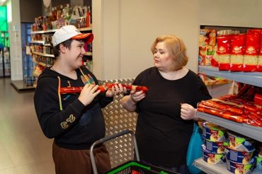 «Пятёрочка» и фонд «Выручаем» помогли семьям с детьми в рамках федеральной благотворительной акции